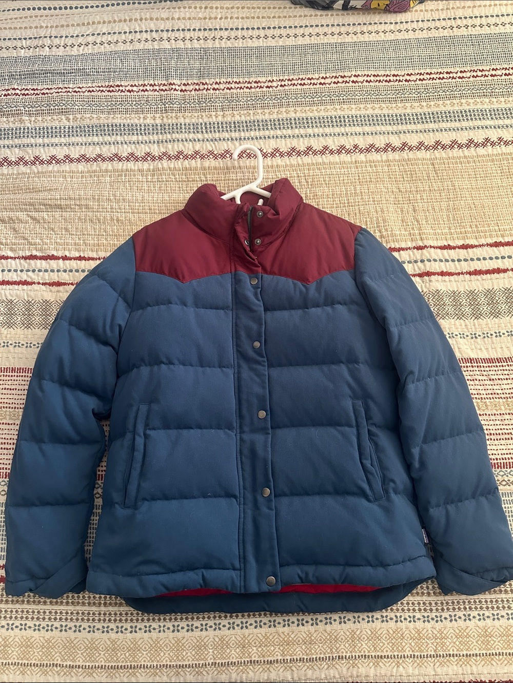 Patagonia Women's Blue and Burgundy Two-Tone Puffer Jacket